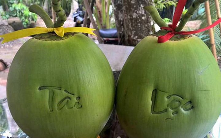 300 ngàn đồng/quả dừa khắc chữ Tài, Lộc chưng Tết
