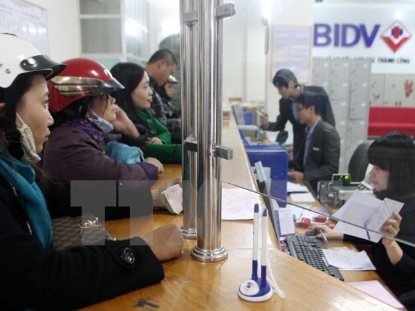 Giao dịch tại BIDV. (Nguồn: TTXVN)