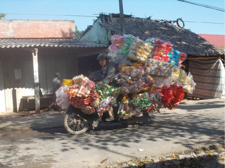 Ảnh chụp trên đường huyện 31B, đoạn cầu Du Thới, thuộc xã Bình Phước- Mang Thít.