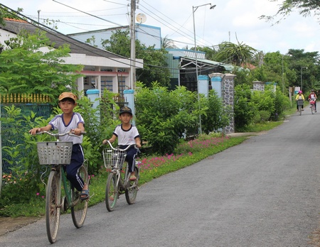 Thới Hòa luôn quan tâm vận động nhân dân làm đẹp cảnh quan môi trường nông thôn.