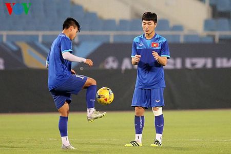 Do muốn đảm bảo bí mật, nên HLV Hữu Thắng chỉ cho phép phóng viên tác nghiệp 15 phút.
