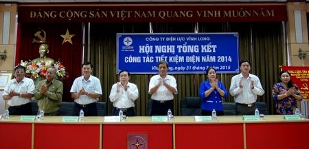 Hàng năm các đơn vị ký kết thỏa ước tiết kiệm điện.