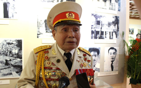 Đại tá Nguyễn Trọng Hàm- Nguyên Phó Tham mưu trưởng quân khu Thủ đô- nhân chứng lịch sử tham gia sự kiện toàn quốc kháng chiến năm 1946, cho rằng triển lãm này giúp mọi người ôn nhớ, tự hào với truyền thống lịch sử và có trách nhiệm giữ gìn, xây dựng và bảo vệ Tổ quốc.