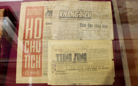 Báo "Tiếng súng kháng địch"- Cơ quan quân sự, chính trị Vệ quốc quân chiến khu 9, Nam Bộ, xuất bản năm 1947.
