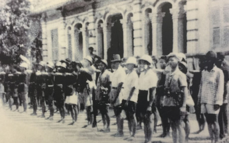 Tự vệ Sài gòn chia làm 300 đội đánh trả bọn xâm lược, 23/9/1945.