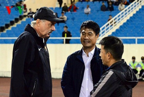 HLV Alfred Riedl của ĐT Indonesia cũng bày tỏ mong muốn VFF sẽ không sa thải HLV Hữu Thắng sau thất bại tại bán kết AFF Cup 2016. 