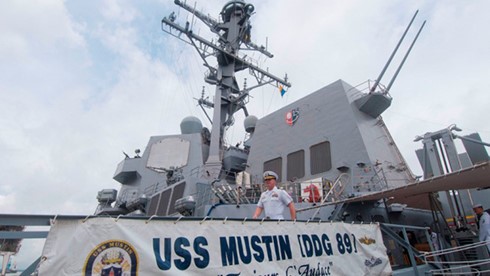 Tàu khu trục mang tên lửa dẫn đường USS Mustin. (ảnh: Hải quân Mỹ).