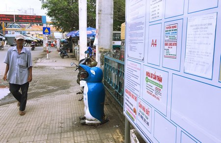 Từ nhiều mô hình sáng tạo như bảng quảng cáo công cộng đã góp phần không nhỏ trong việc xây dựng đời sống văn hóa, văn minh đô thị. Ảnh: KHÁNH DUY