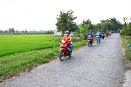 Hầu hết các tuyến đường giao thông nông thôn được đầu tư, nâng cấp đáp ứng nhu cầu bức xúc của người dân.