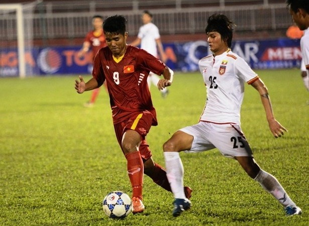 U21 Việt Nam (áo đỏ) chỉ cần hòa U21 Yokohama là đi tiếp.