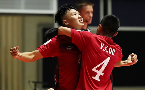 ĐT Futsal Việt Nam cũng giành quyền tham dự FIFA Futsal World Cup 2016 và vượt qua vòng bảng (Ảnh: Getty).