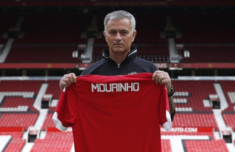 Jose Mourinho nói về khả năng phát triển cầu thủ trẻ của bản thân: “Các bạn biết tôi đã đôn bao nhiêu cầu thủ từ học viện lên đội 1 không? 49 người. Một vài trong số họ đang là cầu thủ lớn, vô địch Champions League và chơi cho ĐTQG.”