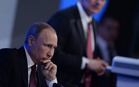 Tổng thống Nga Putin theo dõi sát sao tình hình vụ máy bay Tu-154 bị rơi ở Biển Đen. Ảnh: Sputnik.