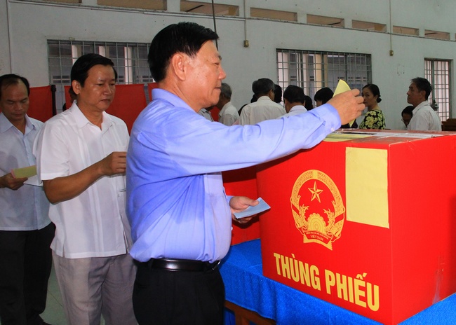 Cuộc bầu cử đại biểu Quốc hội khóa XIV và bầu cử đại biểu HĐND các cấp diễn ra ngày 22/5/2016, với 99,92% cử tri đi bầu, đúng pháp luật, tiết kiệm, an toàn.