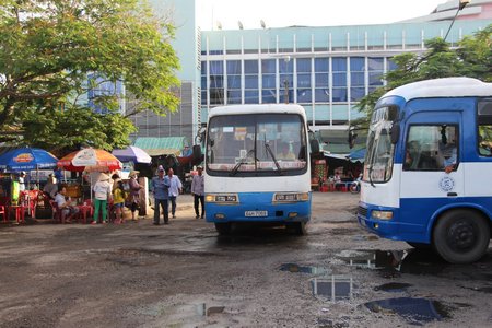 Hầu hết xe buýt đã xuống cấp, cần được đầu tư hơn.