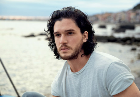 8. Kit Harington là một diễn viên người Anh. Anh nổi danh sau vai diễn Jon Snow trong loạt phim truyền hình đoạt nhiều giải thưởng 