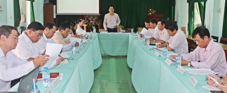 Đoàn giám sát làm việc tại Sở Y tế.