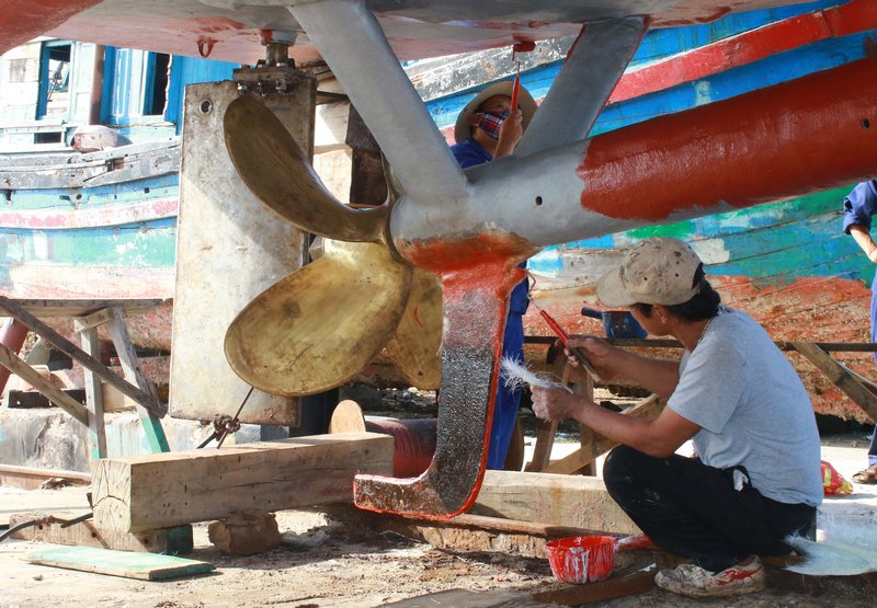 Địa hình tương đối phức tạp, đồi núi có giá trị chiến thuật trong phòng thủ. Lực lượng vũ trang, biên phòng trên đảo duy trì nghiêm các chế độ trực sẵn sàng chiến đấu, tìm kiếm cứu nạn, kịp thời xử lý các tình huống xảy ra trên địa bàn