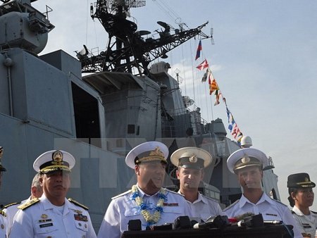 Tàu khu trục chống ngầm Admiral Tributs của Nga cập cảng Manila, Philippines ngày 3/1/2017. (Nguồn: EPA/TTXVN)