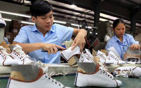 4. Giày dép được dự kiến thu về 14 tỷ USD hàng xuất khẩu năm 2017, tăng 8% so năm 2016. (ảnh: TTXVN)