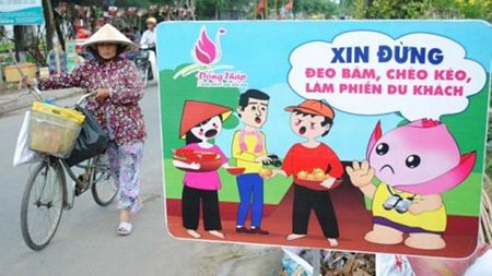 Biển quy tắc ứng xử trong du lịch tại làng hoa Sa Đéc – Ảnh: Thành Nhơn