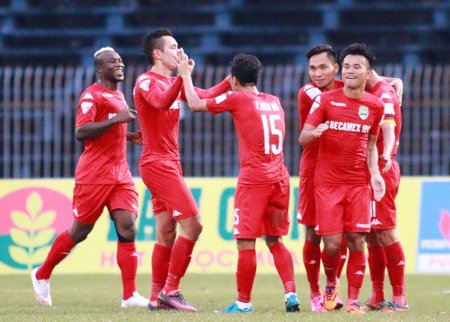  Niềm vui chiến thắng của đội B. Bình Dương.