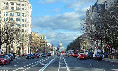 Đại lộ Pennsylvania hướng chạy từ Đồi Capitol về Nhà Trắng, nơi tân Tổng thống Donald Trump và đoàn diễu hành sẽ đi qua.