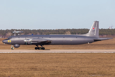 Chiều dài của máy bay IL-38 là 39,6m. Trọng lượng rỗng của IL-38 là 33.700 kg. (Ảnh: Jetphotos)