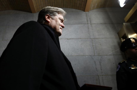 Cố vấn cấp cao Steve Bannon.