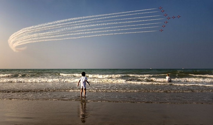 Trình diễn máy bay trong ngày Quốc khánh Oman. (Nguồn: NatGeo)