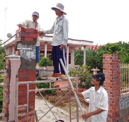  Đời sống người dân nông thôn phát triển, nhà nhà đón tết sung túc hơn.