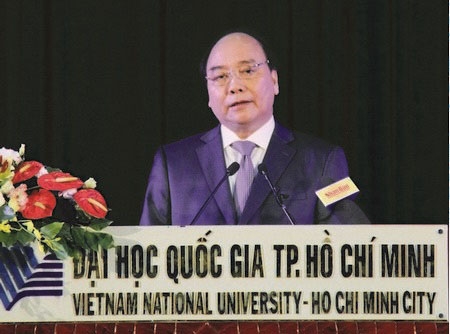 Thủ tướng Nguyễn Xuân Phúc phát biểu và tham quan trong lần thăm Đại học Quốc gia TP Hồ Chí Minh nhân ngày Nhà giáo Việt Nam 20/11/2016.