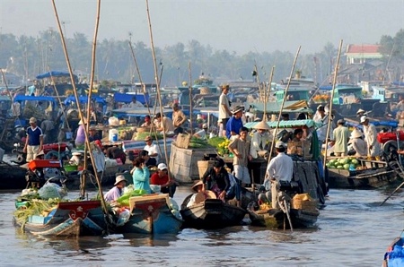  Trong những ngày Tết chợ nổi trên sông càng náo nhiệt, gấp 3-4 lần ngày thường.