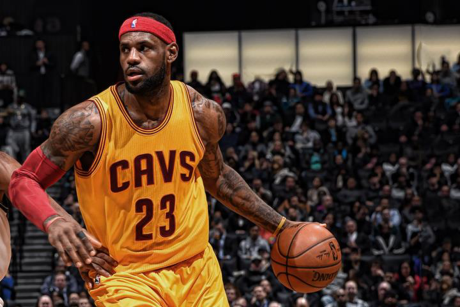  3. LeBron James (Bóng rổ) | Mức thu nhập: 77,2 triệu USD