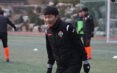 Xuân Trường “ghi điểm” với đồng đội ở Gangwon FC.