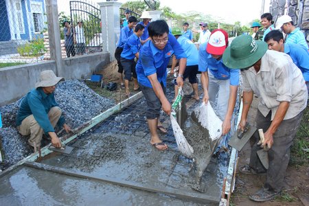 Không những thế, Đoàn thanh niên các cấp còn tích cực tham gia các phong trào thi đua xây dựng nông thôn mới tại địa phương.