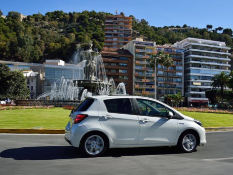 2016 Toyota Yaris: 14.895 USD