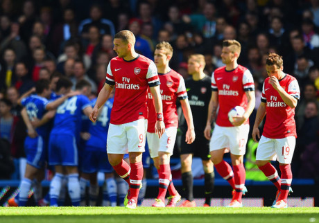 5. Chelsea 6-0 Arsenal | Premier League | 22/3/2014. (Ảnh: Getty)   Cuộc đấu có cách biệt tỷ số lớn nhất lịch sử derby thành London diễn ra đúng dịp kỷ niệm trận thứ 1.000 dẫn dắt Arsenal của HLV Arsene Wenger. Ngoài ra, trọng tài còn mắc sai lầm hy hữu ở trận này, khi đuổi nhầm Kieran Gibbs thay vì Chamberlain. (Ảnh: Getty)