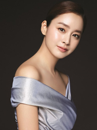 Đứng đầu danh sách này là nữ diễn viên Kim Tae Hee. Hầu hết khán giải tham gia cuộc thăm dò ý kiến này đều bỏ phiếu cho Kim Tae Hee vì tôn sùng vẻ đẹp tự nhiên.