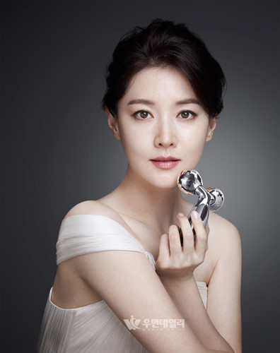 Đứng sau Kim Tae Hee trong danh sách này là nữ diễn viên ngoài 40 tuổi Lee Young Ae. 