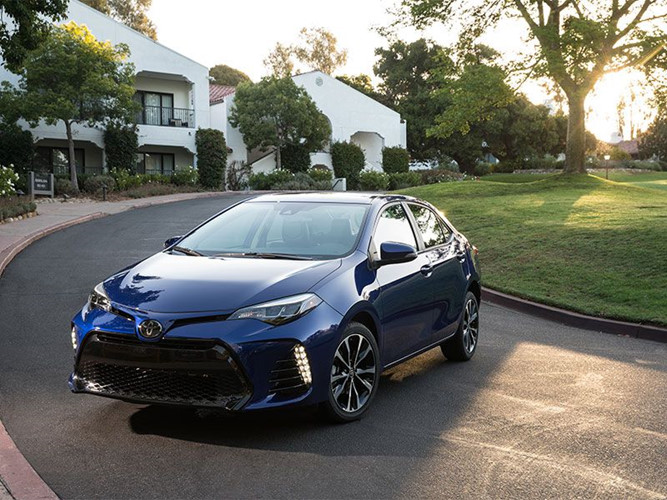 2017 Toyota Corolla: 18.500 USD