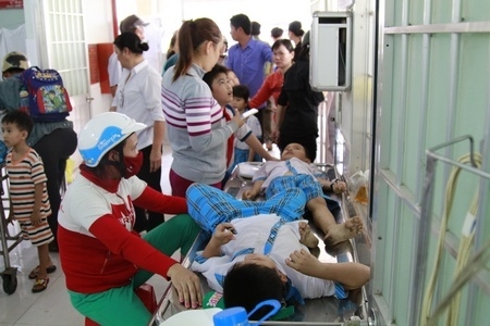 Các em được kịp thời đưa đến Trung tâm Y tế Long Hồ điều trị và hôm nay chỉ còn 2 em điều trị ở Trung tâm.