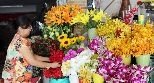  Hoa tươi luôn là mặt hàng hút khách trong dịp lễ 14/2.