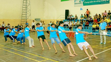 Đội kéo nam BVĐK tỉnh Vĩnh Long giành chiến thắng ở trận tứ kết.