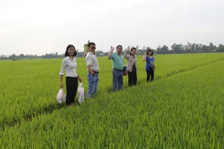 Nhóm vòng tay sẵn sàng “băng” đồng, vượt sông để giúp đỡ những trường hợp cần giúp.