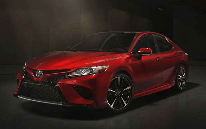 Chiếc sedan hạng D Camry 2018 thay đổi mạnh mẽ ở kiểu dáng bên ngoài, khung sườn và bổ sung thêm tính năng