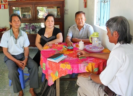 CLB ĐCTT Đông Thành thăm hỏi, động viên thành viên có hoàn cảnh khó khăn. Ảnh: TL