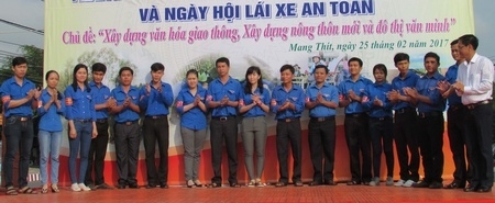 Ra mắt đội thanh niên tình nguyện tuyên truyền về an toàn giao thông