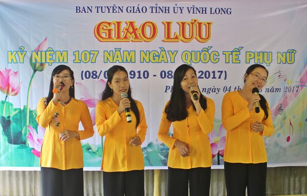  Chương trình diễn ra với các hoạt động giao lưu văn hóa- văn nghệ. 