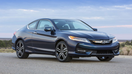 Honda accord là lựa chọn hoàn hảo cho tín công chúng được trang bị thêm hệ thống trợ thủy lực trên mẫu V6 và hệ thống lái trợ lực điện trên mẫu 4 xy-lanh. Thiết kế 2 cửa sang trọng, cabin rộng rãi nhiều tiện ích Honda accord được bán với giá 25.000 USD (tương đương 568 triệu đồng)